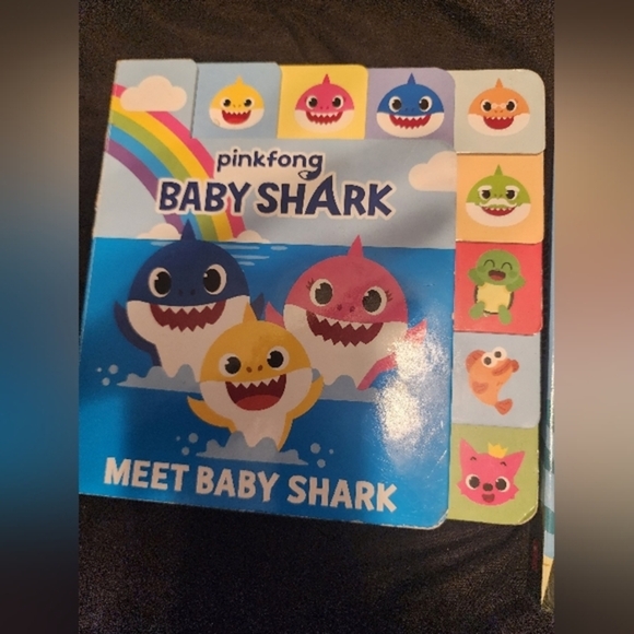 Baby Shark Books - Set of (2). Meet Baby Shark &‎ Hide and Seek. Like New. - Picture 3 of 11